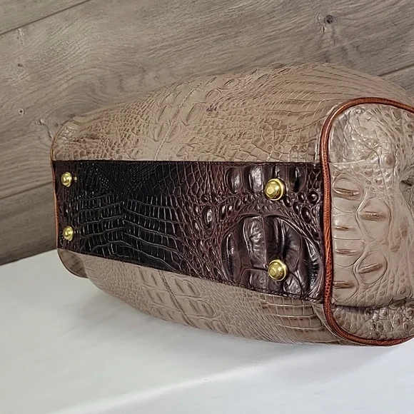 Elegant Crocodile Embossed Tan and Black Women's Bag - Picture 10 of 16